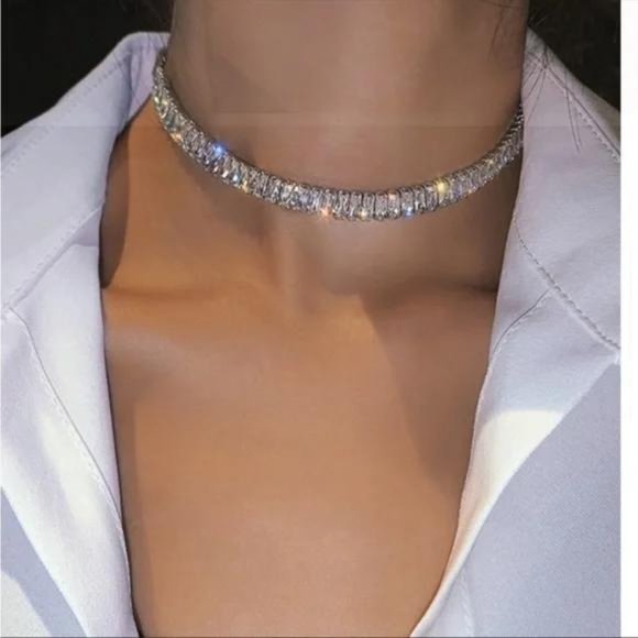 NEW BAGUETTE 18K WHITE GOLD NECKLACE, NICE NECKLACE, CUTE NECKLACE